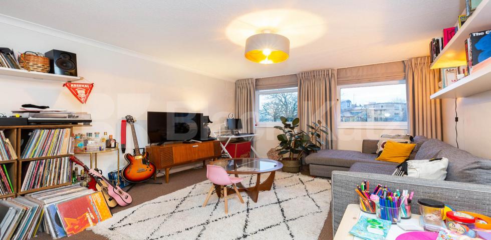 			2 Bedroom, 1 bath, 1 reception Flat			 Hillside, Crouch End Hill, Crouch End